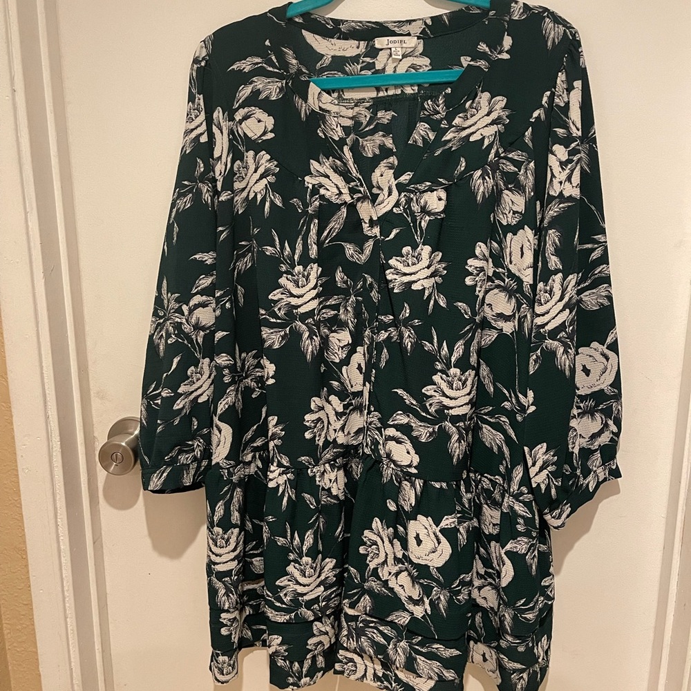 Oversized green and white blouse with pockets